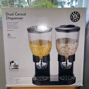 Dual cereal dispenser